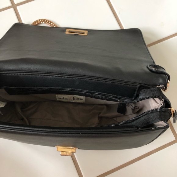 LAST CHANCE. Quilted Shoulder Bag - Picture 2 of 2